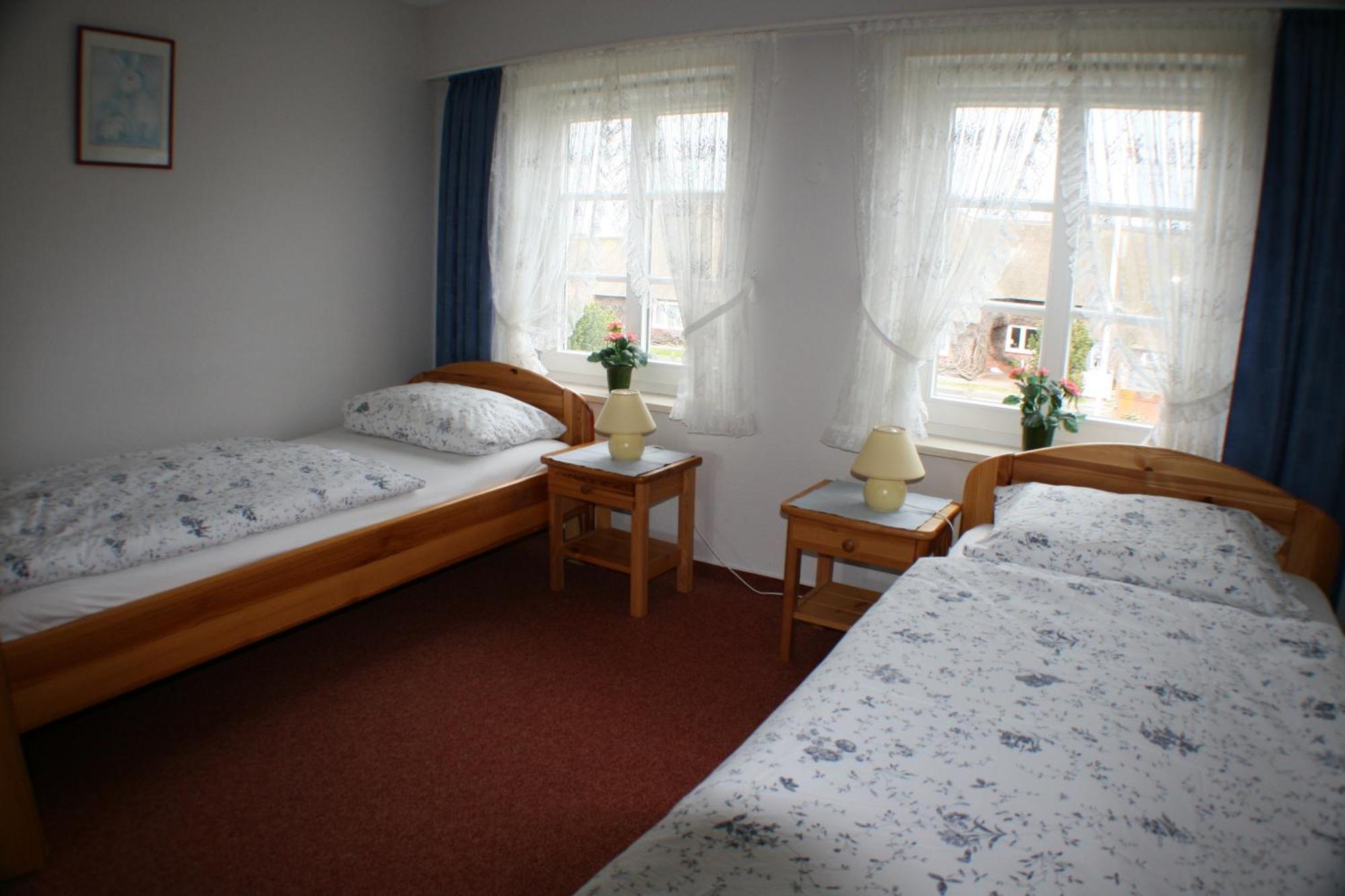 Ferienwohnungen Im Hotel Garni Zur Post Utersum Chambre photo