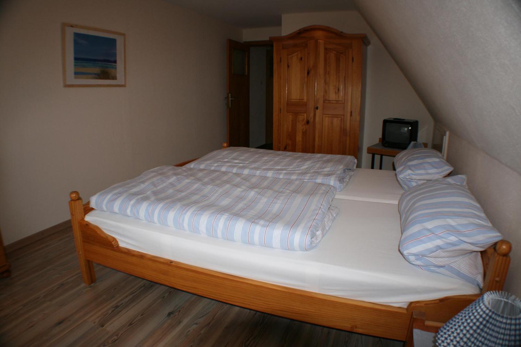 Ferienwohnungen Im Hotel Garni Zur Post Utersum Chambre photo