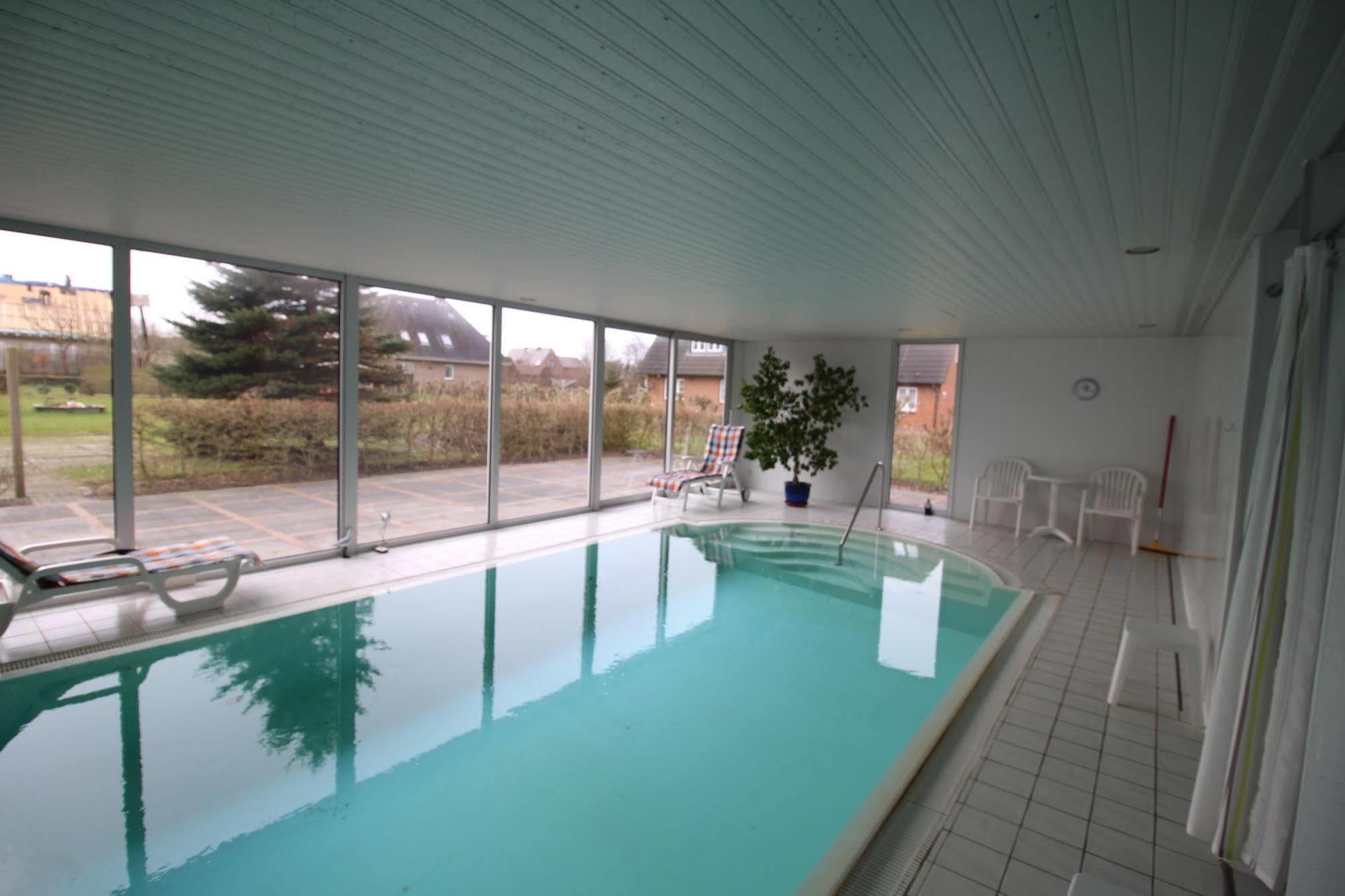 Ferienwohnungen Im Hotel Garni Zur Post Utersum Extérieur photo