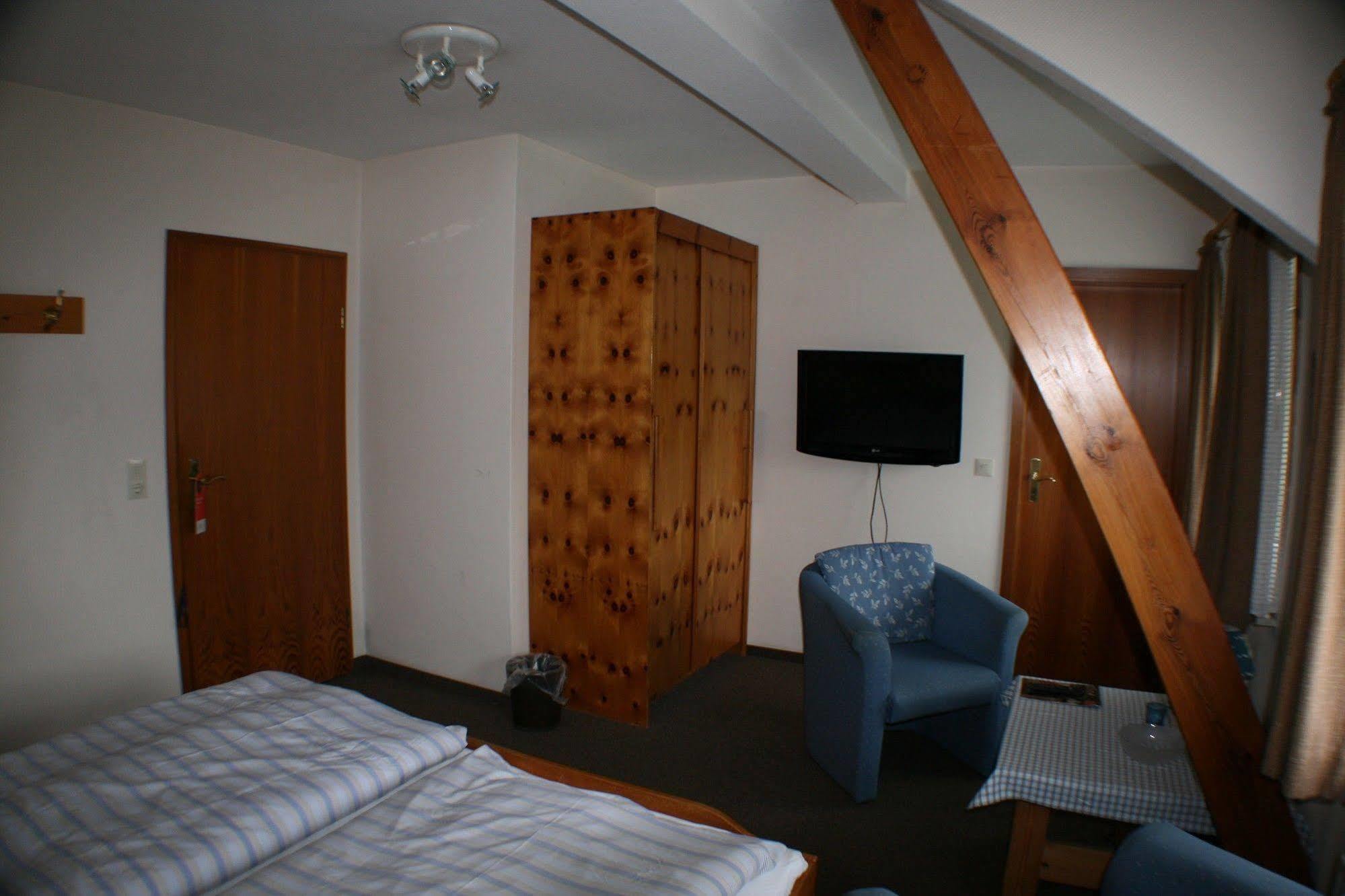 Ferienwohnungen Im Hotel Garni Zur Post Utersum Extérieur photo